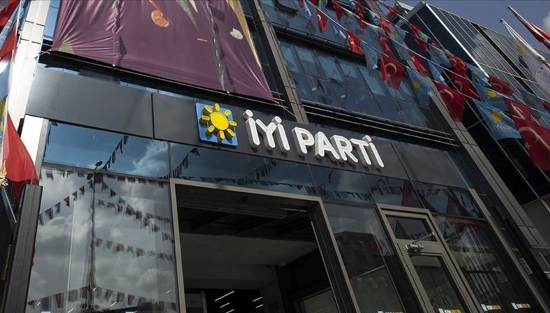 İYİ Parti İstanbul Milletvekili Ayşe Sibel Yanıkömeroğlu istifa etti